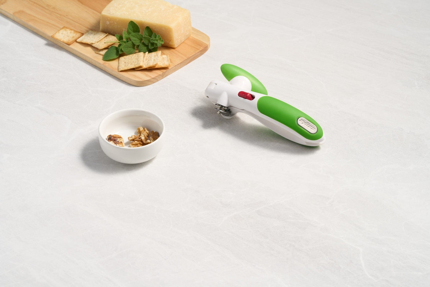 Lock N' Lift Can Opener with Lid Lifter Magnet, Green